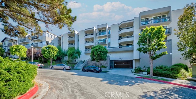 Property photo of 28121 Highridge RD
