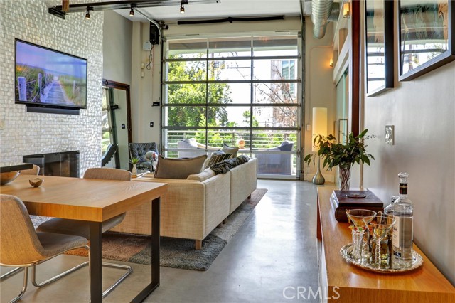 Property photo of 1152 N La Cienega BL