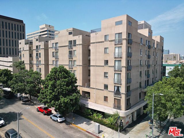 Property photo of 625 S Berendo ST