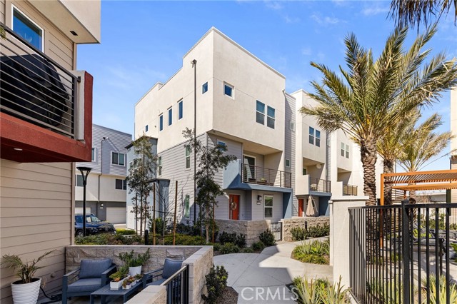 Property photo of 1649 W Lincoln AV