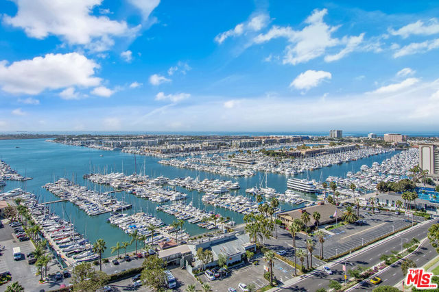Property photo of 13700 Marina Pointe DR
