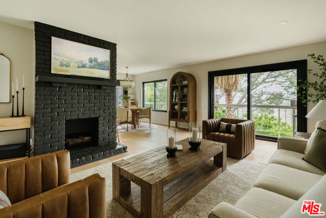 Property photo of 2345 Roscomare RD