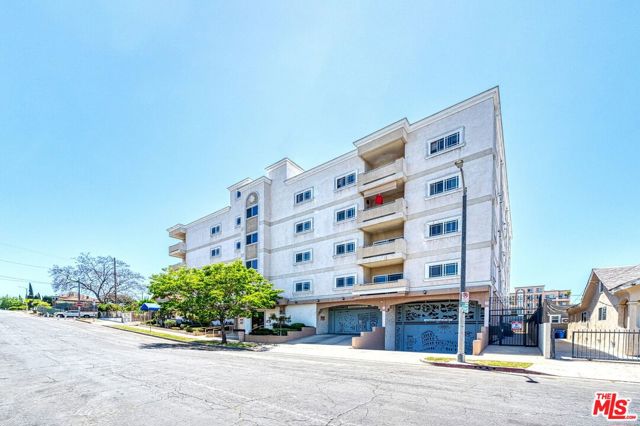 Property photo of 1043 S Kenmore AV