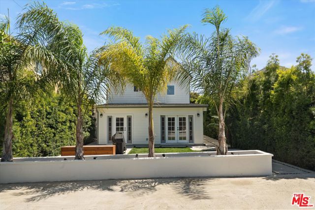 Property photo of 584 W 10th ST