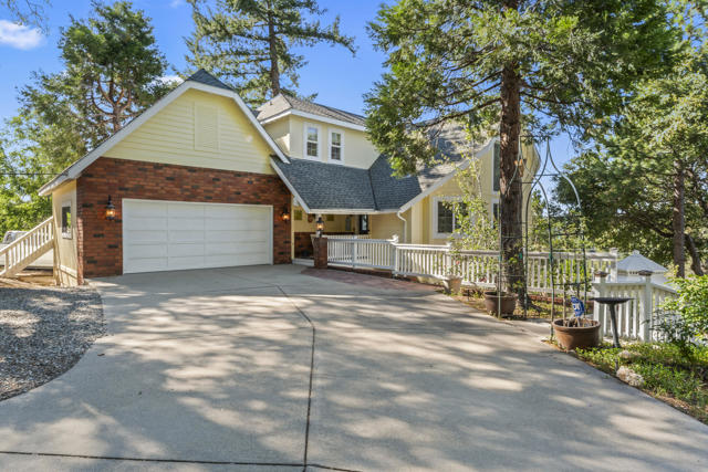 Property photo of 692 Zurich DR
