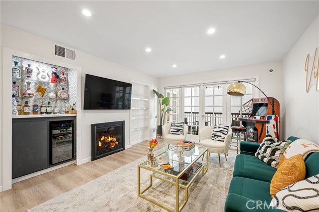 Property photo of 906 N Doheny DR