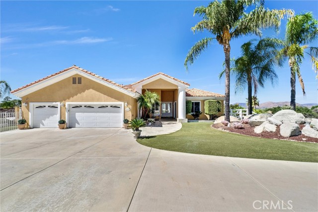 Property photo of 38525 Via De Oro
