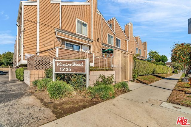 Property photo of 15125 Nordhoff ST