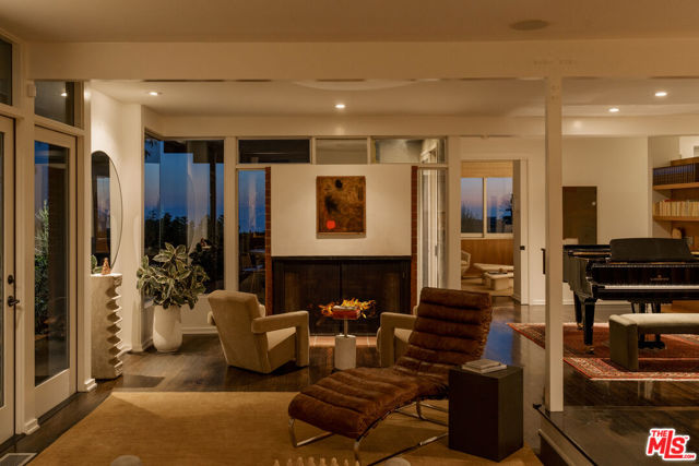 Property photo of 1340 N Tigertail RD