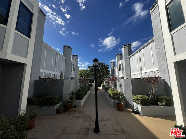 Property photo of 1044 20th ST