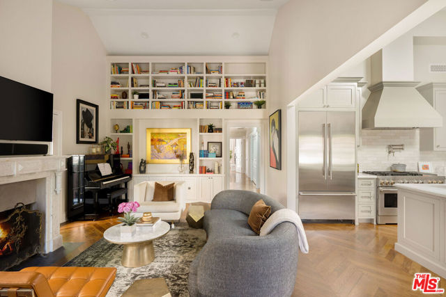 Photo of 8906 Ashcroft Av