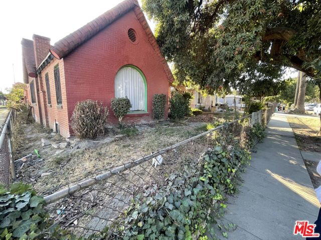 Property photo of 758 E 78th ST