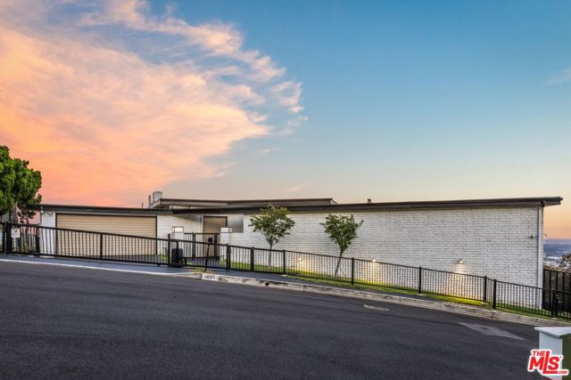 Property photo of 1556 Blue Jay WY