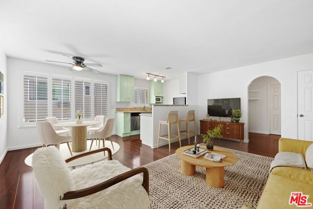 Property photo of 976 Larrabee ST