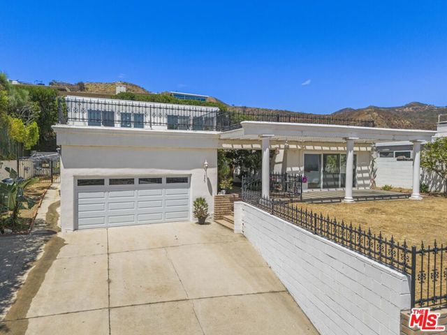 Property photo of 16647 Charmel LN