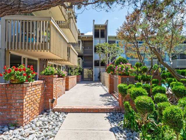 Property photo of 6526 Ocean Crest DR