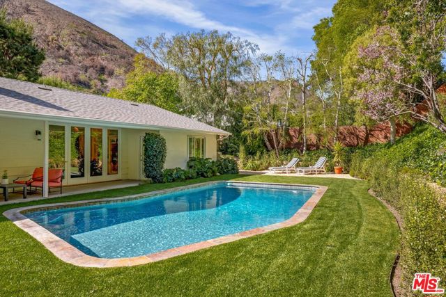Property photo of 3276 Mandeville Canyon RD