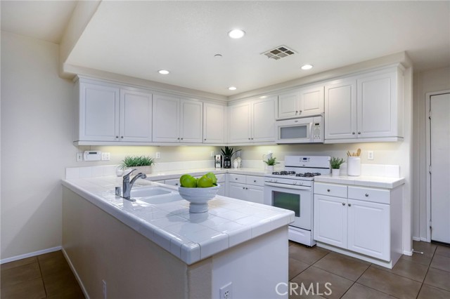 Property photo of 15866 FOUNTAIN LN