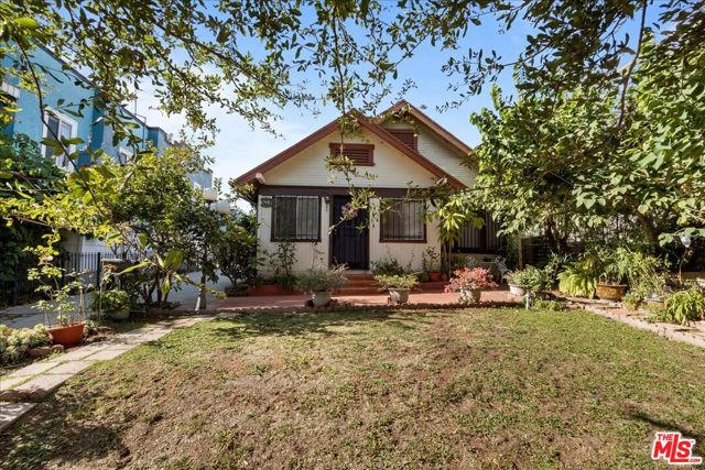 Property photo of 741 N Harvard BL