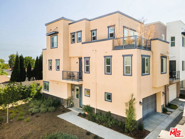 Property photo of 587 Daniel Freeman CR