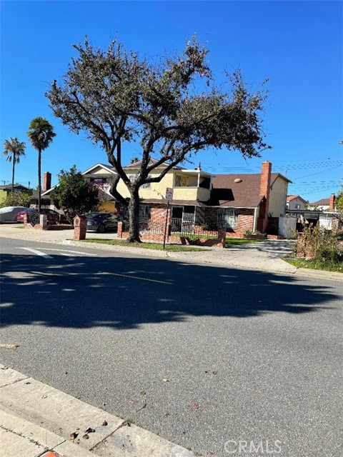 Property photo of 825 E Claude