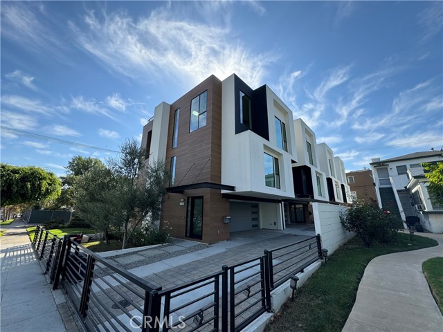 Property photo of 809 N Detroit ST