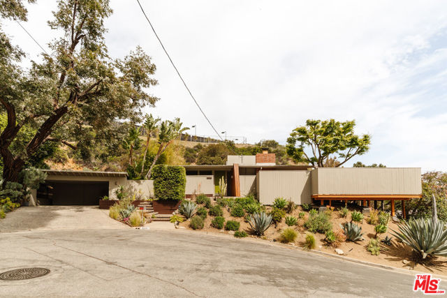 Property photo of 9081 Wonderland Park AV