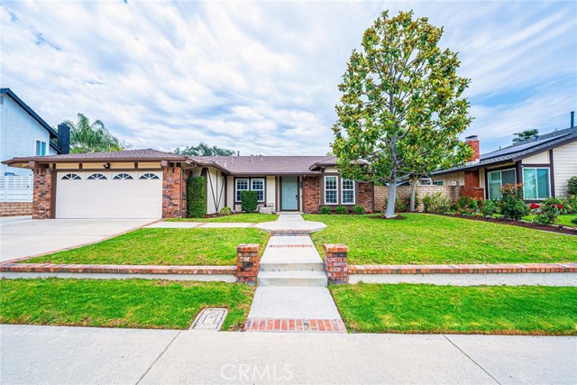 Property photo of 5940 Avenida Antigua
