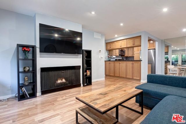 Property photo of 950 N Kings RD
