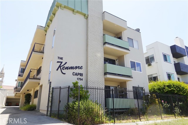 Property photo of 1754 N Kenmore AV