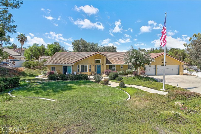 Property photo of 18687 Chickory DR