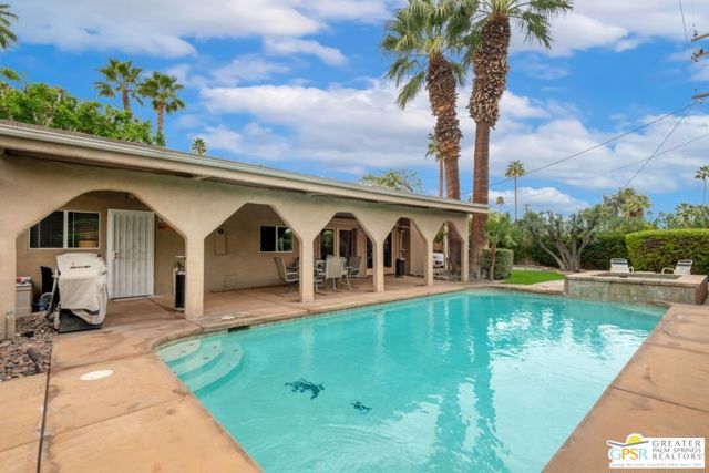 Property photo of 648 S Roxbury DR