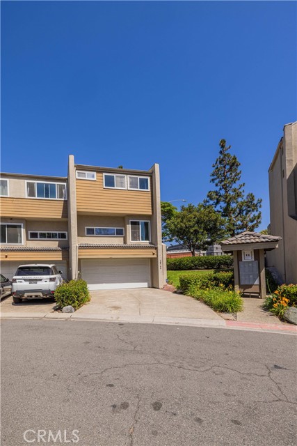 Property photo of 18706 Racquet LN