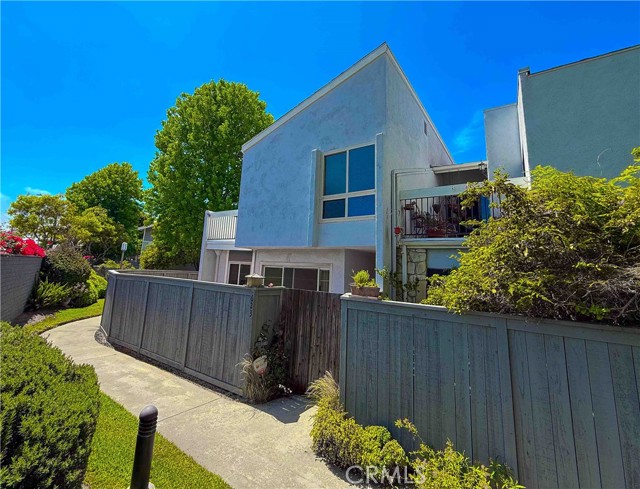 Property photo of 623 Lakeview LN