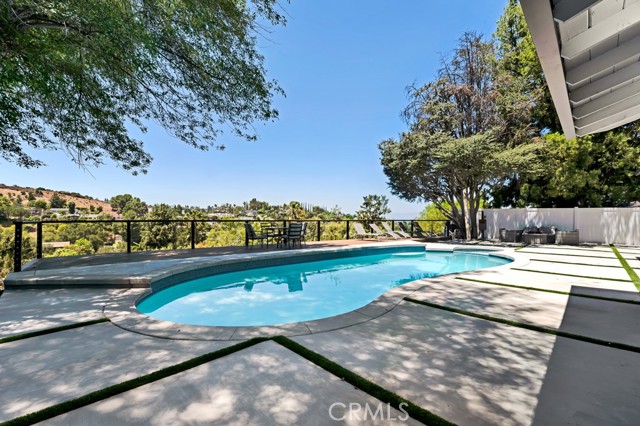 Property photo of 17072 Oak View DR