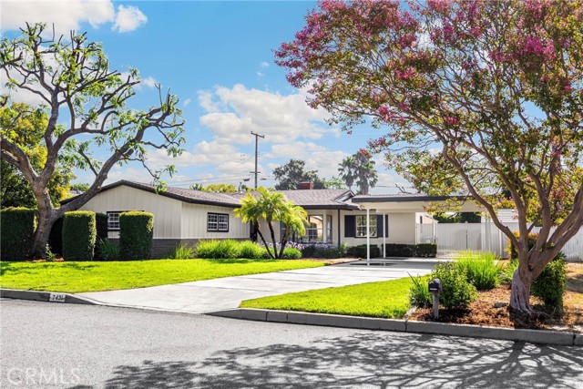 Property photo of 7431 Via Serena