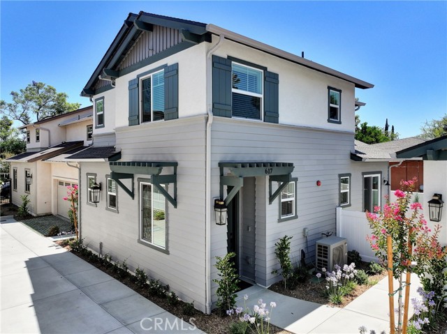 Property photo of 617 E Walnut AV