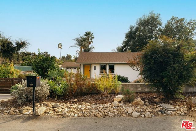 Property photo of 834 W Altadena DR
