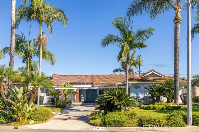 Property photo of 910 S Donna Beth AV