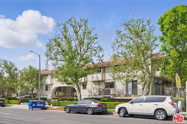 Property photo of 10229 Variel AV
