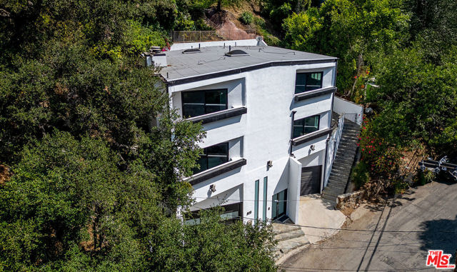 Property photo of 8155 Willow Glen RD