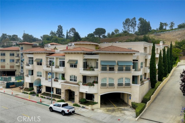 Property photo of 901 Deep Valley DR