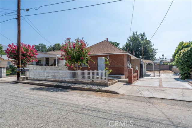 Photo of 2123 La Verne Av