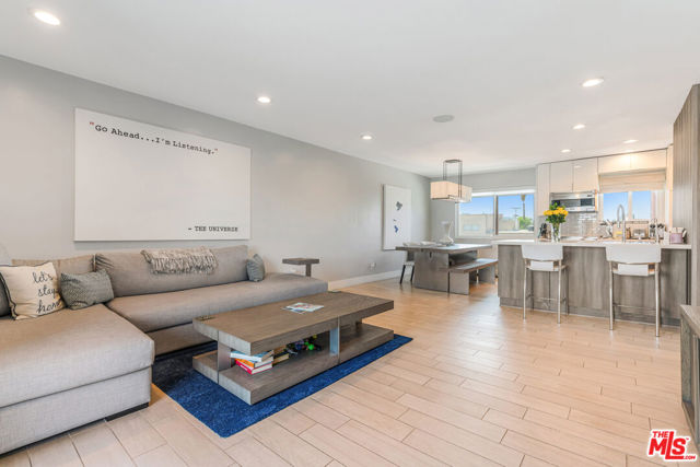 Property photo of 13543 Moorpark ST