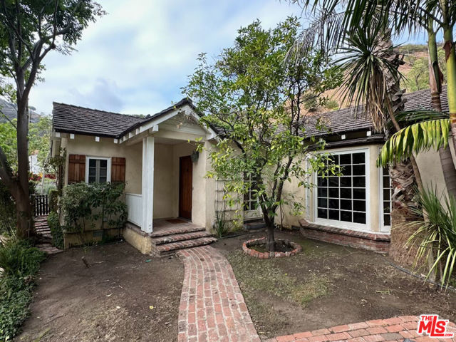 Photo of 1654 N Beverly Dr
