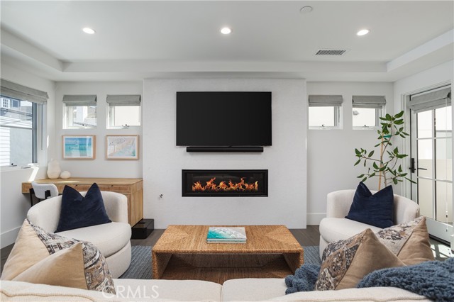 Property photo of 714 Iris AV