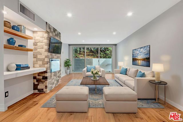 Property photo of 8535 W West Knoll DR
