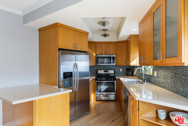 Property photo of 832 PALM AV