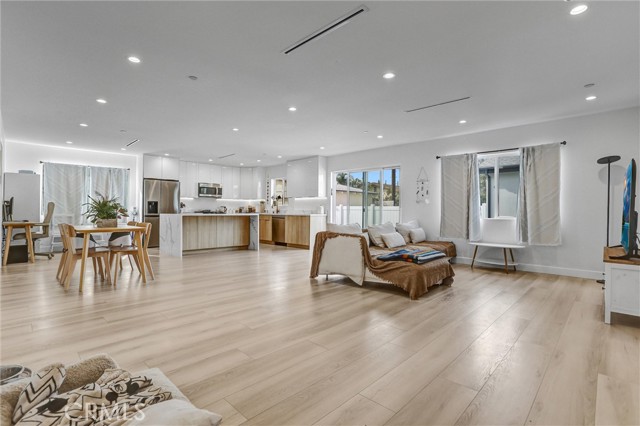 Property photo of 7445 Oakdale AV