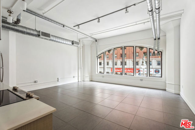 Property photo of 939 S Broadway